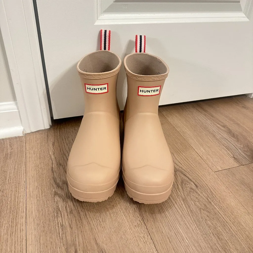 HUNTER Play Short Rain Boots in Medium Natural Size US 8 - Image 2