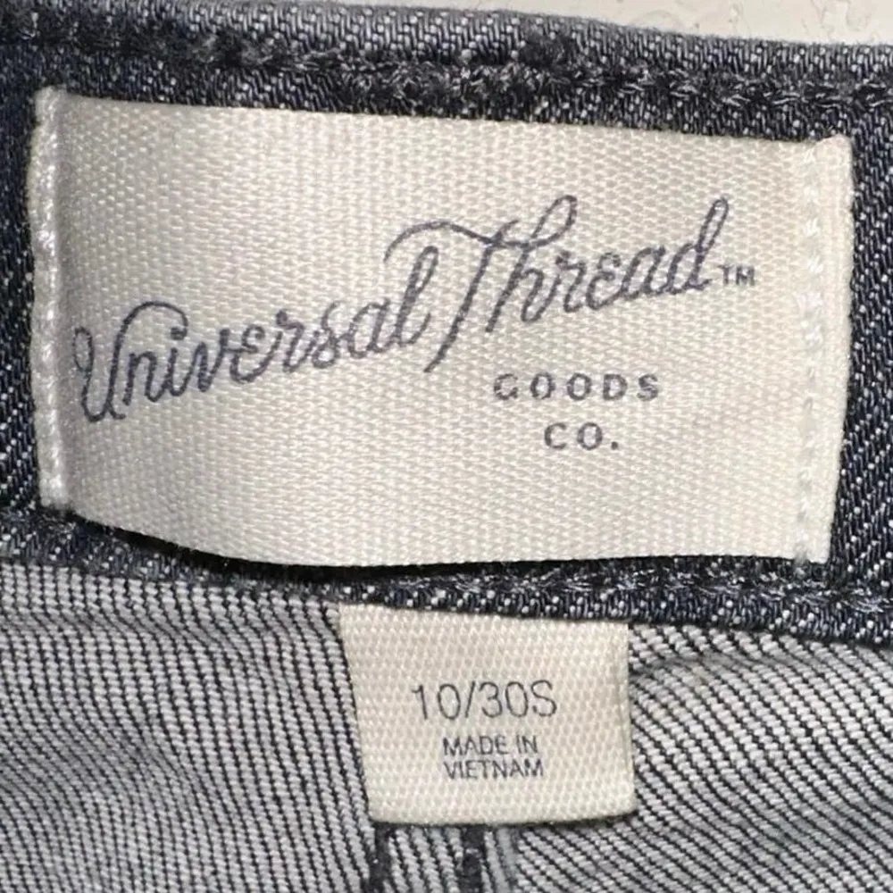 NWT Universal Thread Vintage Straight Distressed Denim Jeans Short - Image 4