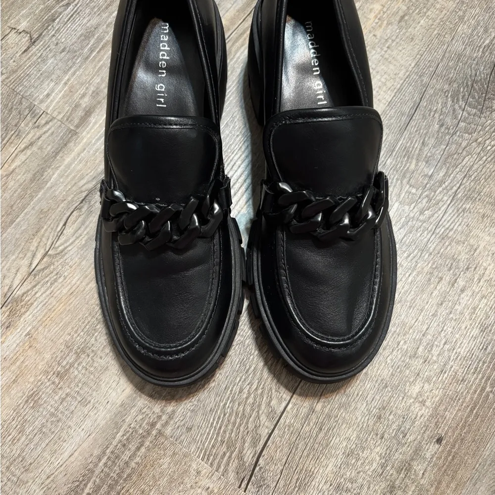 Madden Girl lug sole goth chain loafers Black - Image 4