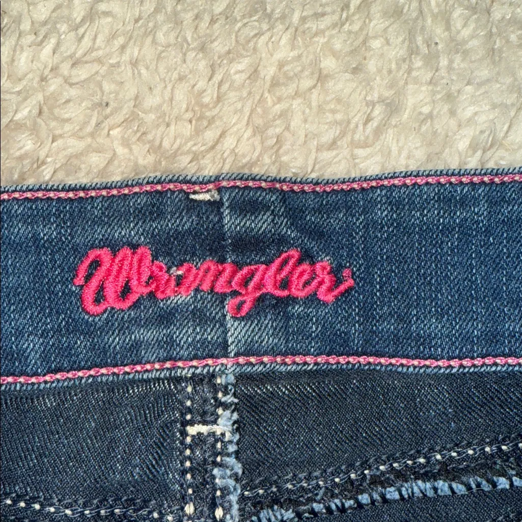 Women’s Wrangler Jeans - Image 3