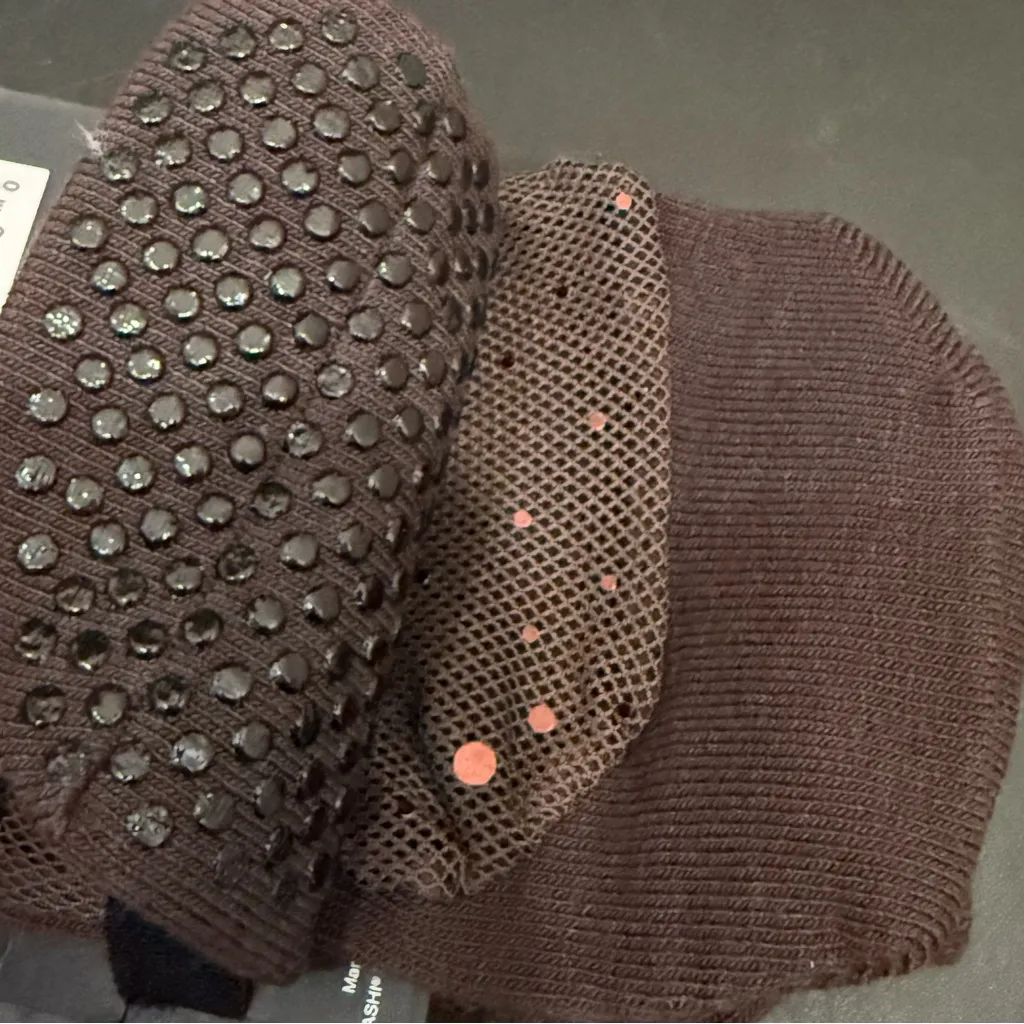 SHASHI Star Regular Toe Black Coffee Barre Pilates Yoga Full Grip Socks Size M Brown Size M - Image 7