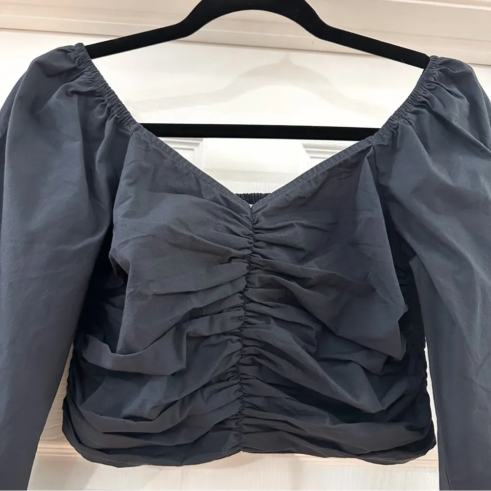 NWT American Eagle Ruched Front Long Sleeve Cropped Top dark gray sz Small - Image 4