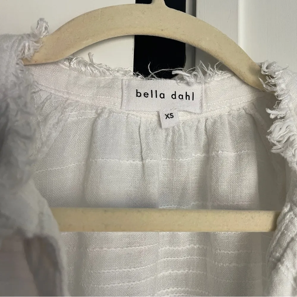 Bell Dahl White Linen Raw Hem V Neck Blouse - Image 3