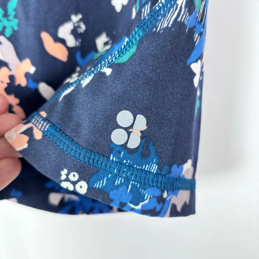 Sweaty Betty Power 6" Biker Shorts in a blue floral print Size 12 - Image 6