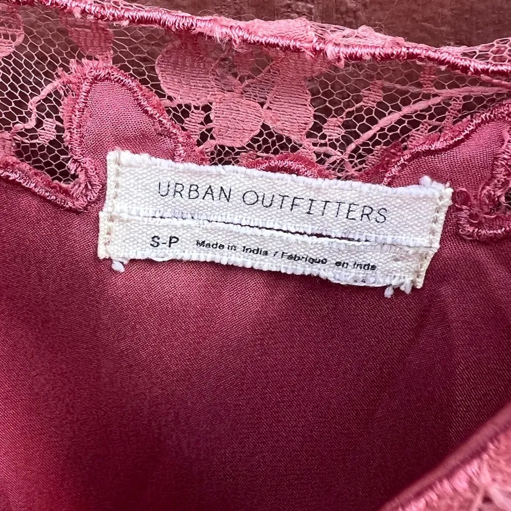 UO Urban Outfitters Satin Button-Front Cami Lace Pink Size Small - Image 4
