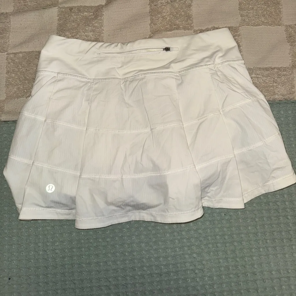 Lululemon Pace Rival Skirt (Regular) *4-way Stretch 13"
White
Size 4 - Image 5