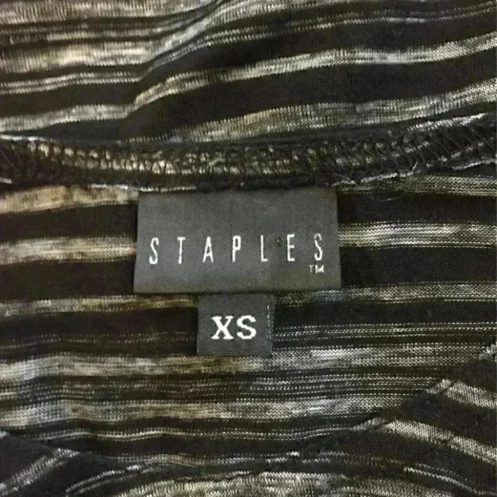 Long sleeve staples shirt in size xs Gray - Image 3