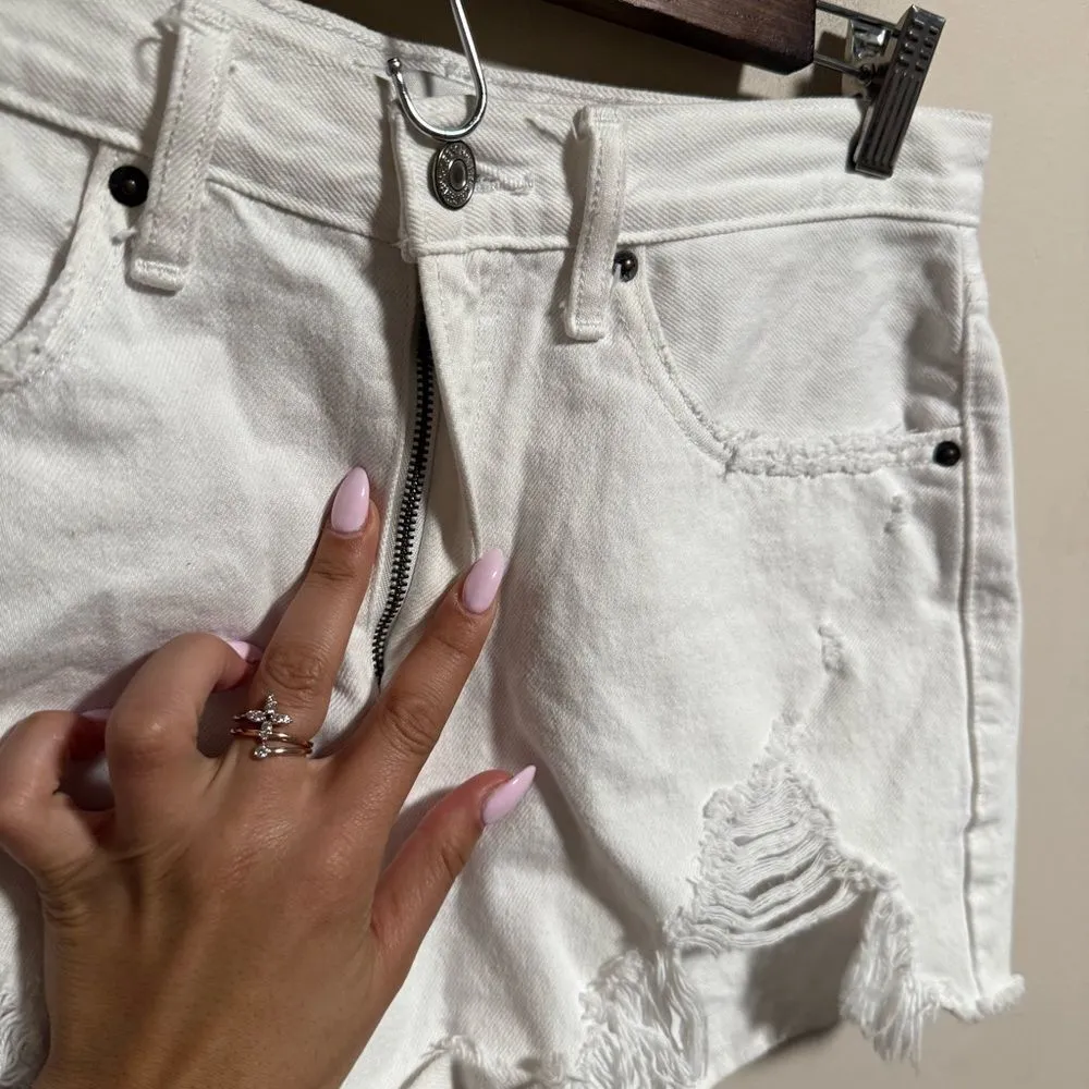 Abercrombie & Fitch Mid Rise Boyfriend Distressed White Shorts- Size 4/27 - Image 4
