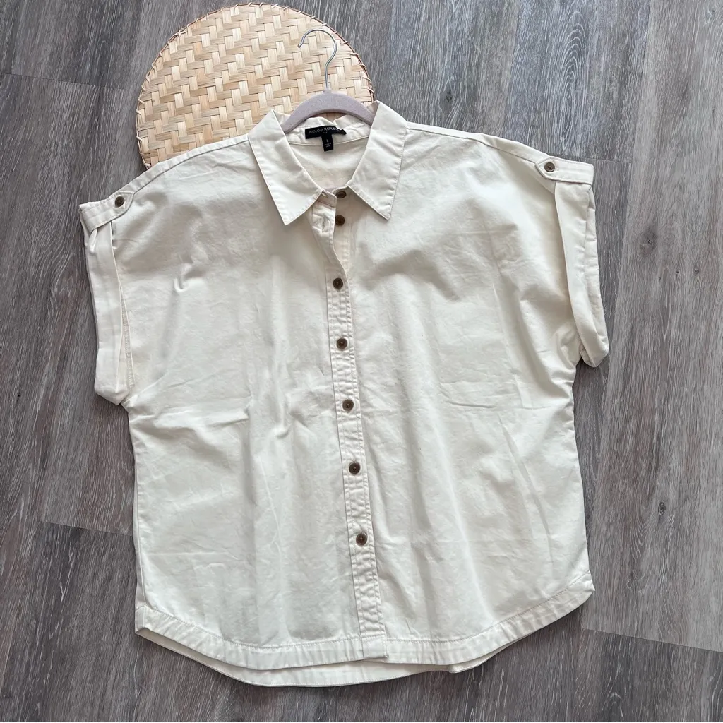 Banana republic button down utility shirt in parchment paper - Image 2