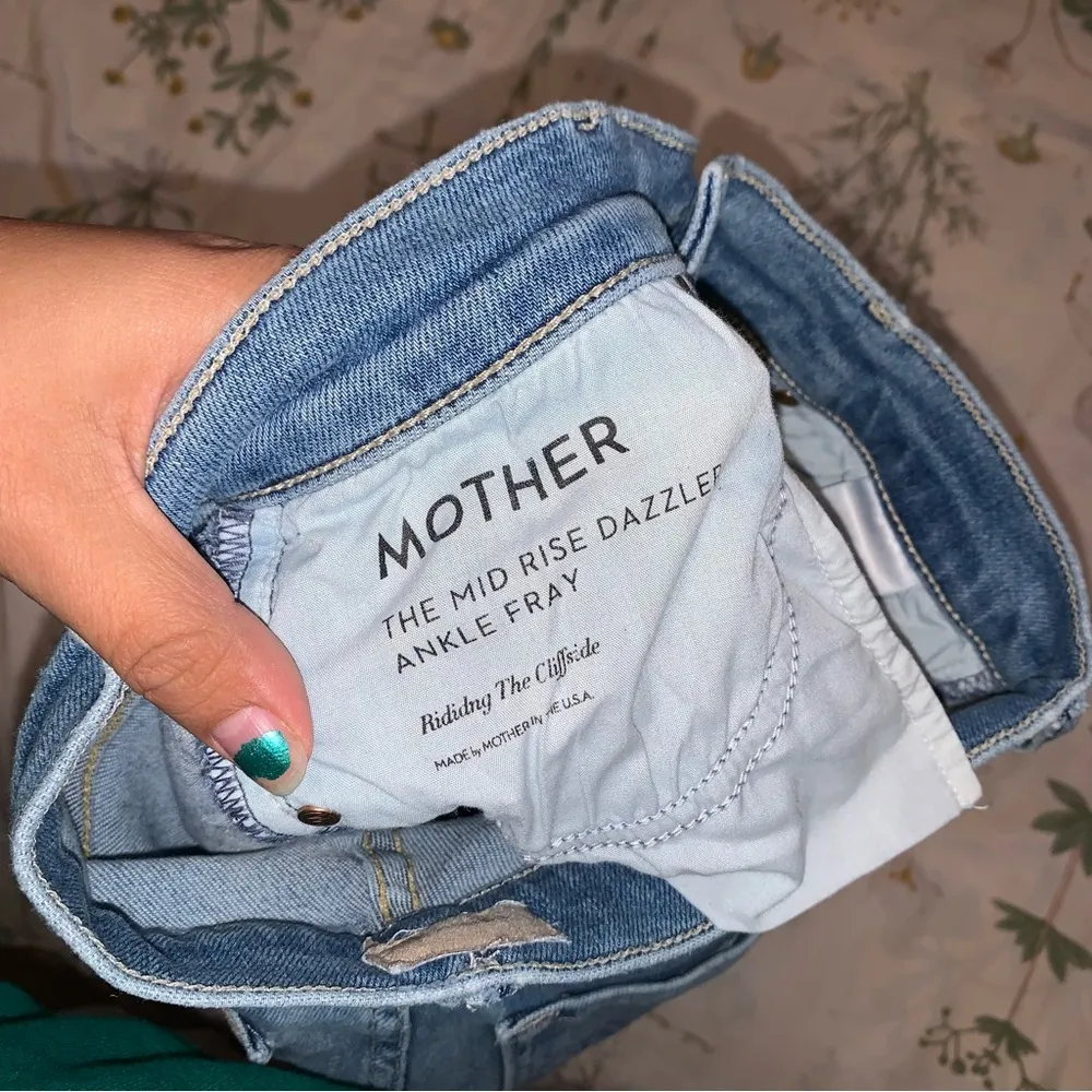 *see wear*MOTHER JEANS The Mid Rise Dazzler Ankle Fray Riding The Cliffside Size 26 - Image 8