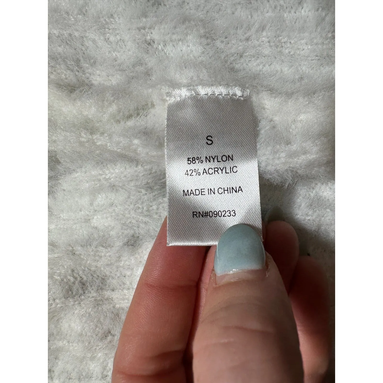 L.A. Hearts White Fuzzy Crop Top Size Small - Image 4