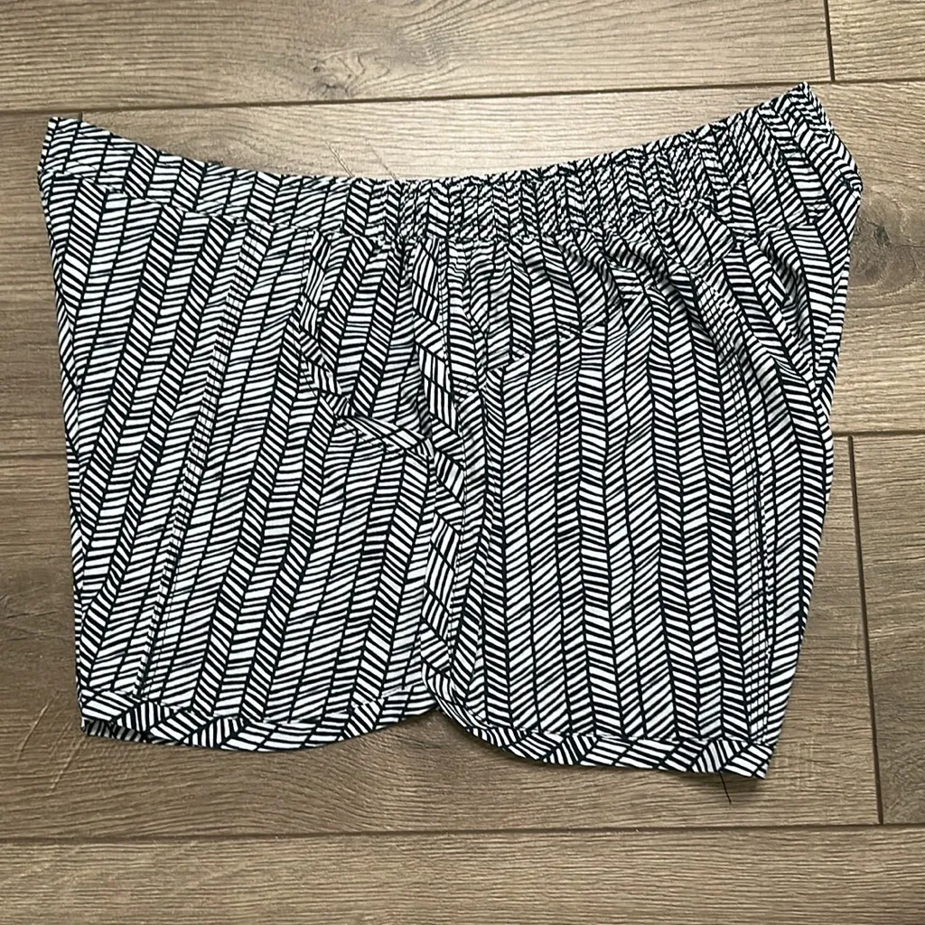 Athleta Lightweight Active Casual Beach‎ Shorts Black White Size Large - Image 2