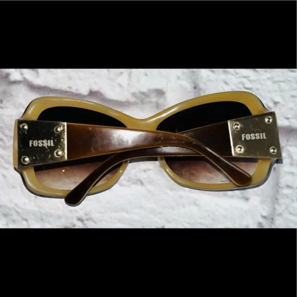 Fossil  Oversized Sunglasses - Image 2