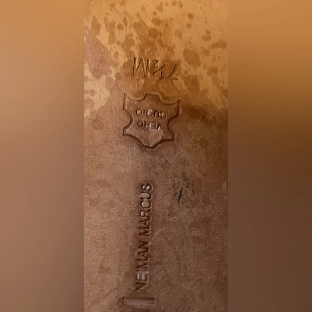 Neiman Marcus slip on pink sandals 7.5 - Image 4