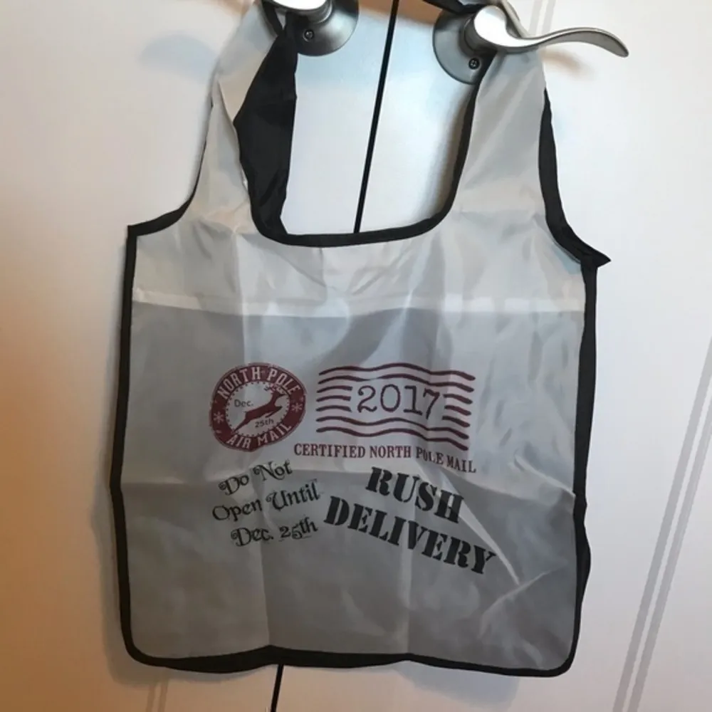 Christmas gift bag NWOT - Image 3