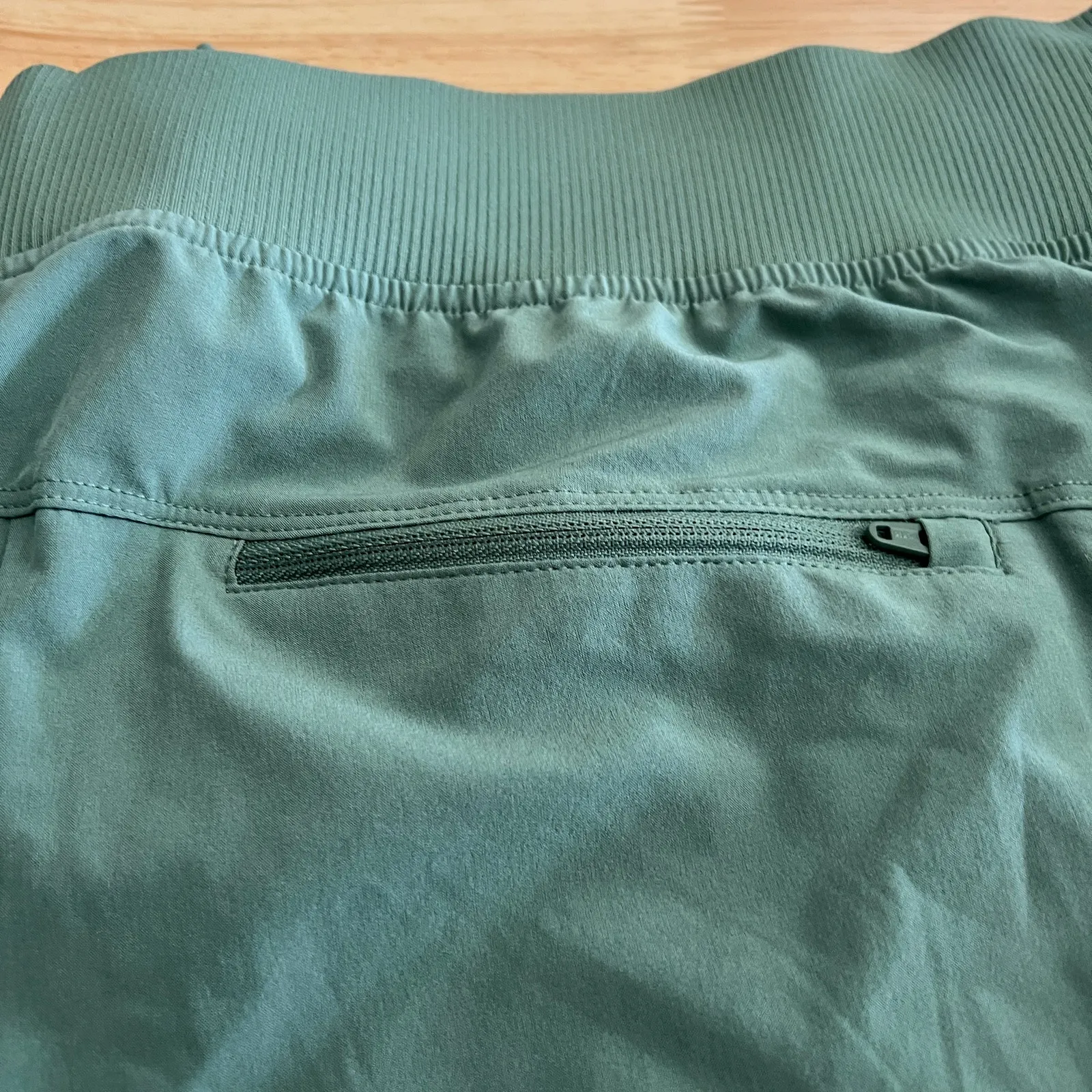 All in Motion Women's Light Green Stretch Woven Cargo pants - Size XXL - NWT - Image 3