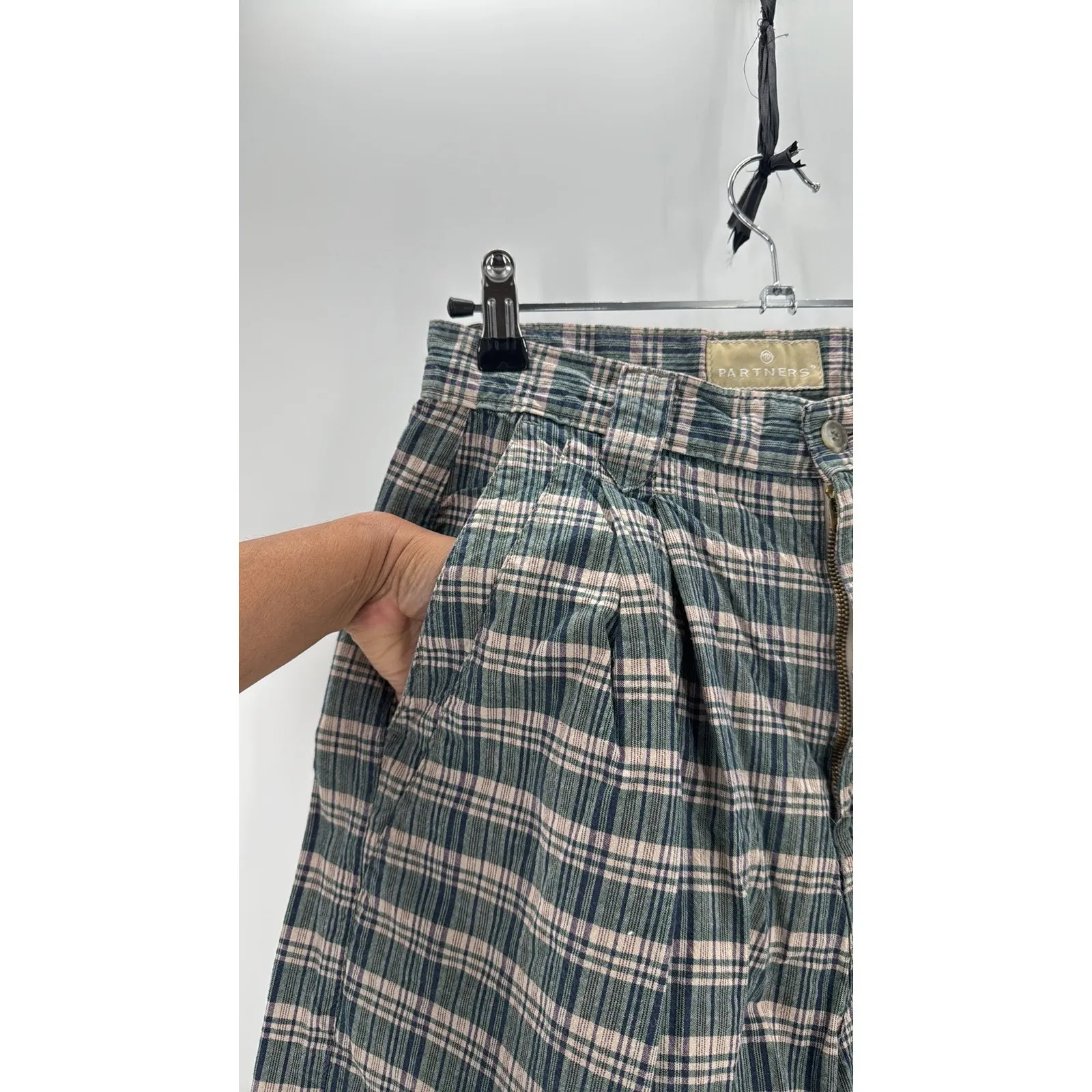 Vintage Partners plaid front pleated 90s high waisted Bermuda lpreppy shorts Green Size 26 - Image 4