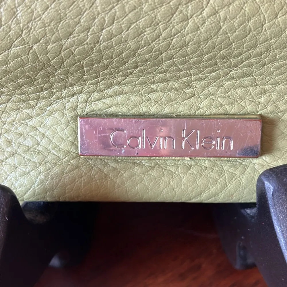 Calvin Klein: Light green 2 pocket crossbody- adjustable strap - Image 2