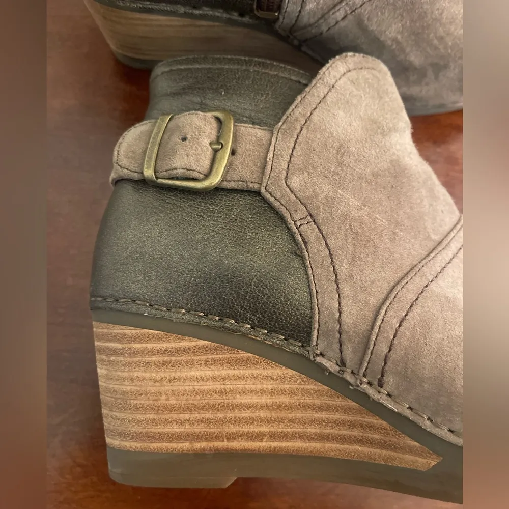 Women's Dansko Shirley Ankle Booties Wedge with Buckle 36 Taupe Suede & Leather - Image 7