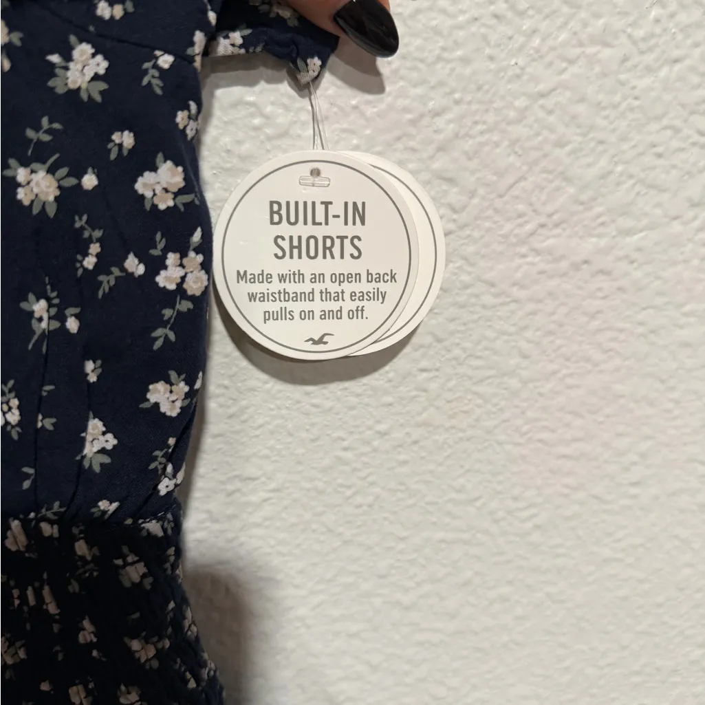 Hollister Medium Floral Navy Dress - Image 4
