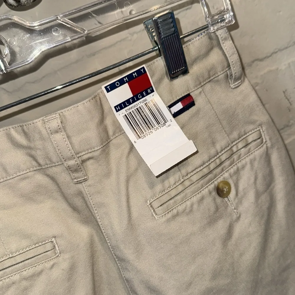 Tommy Hilfiger shorts Khaki women’s sz 6 cotton 100% New pleated 
Longer inseam - Image 4