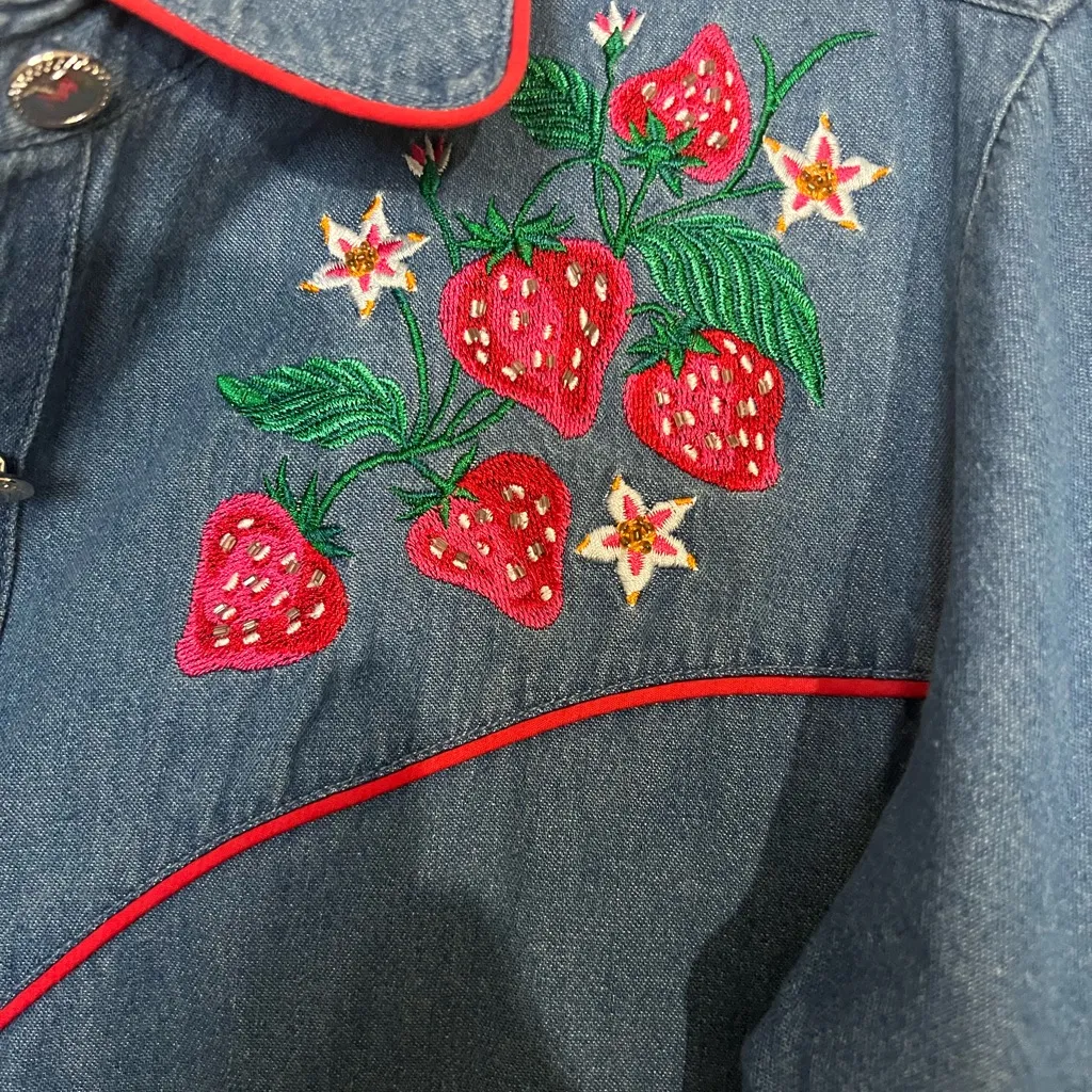 Bob Mackie Wearable Art Blue Denim Strawberries Shirt Size S - Image 3