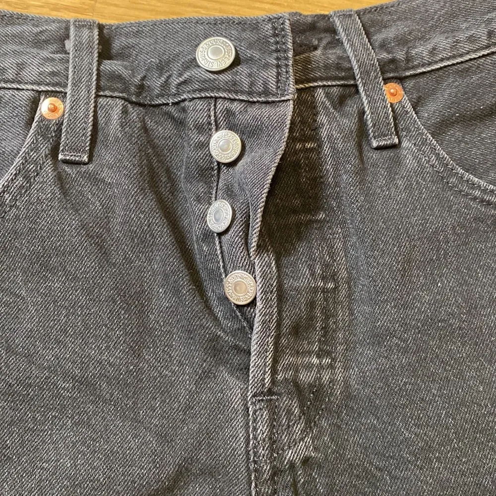 Levi’s 501 high waisted shorts size 24 - Image 3