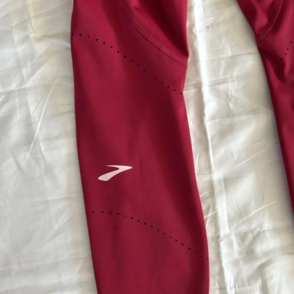 Brooks Women's Method 3/4 Tights, Color is Razzmatazz, Small, NWT - Image 5
