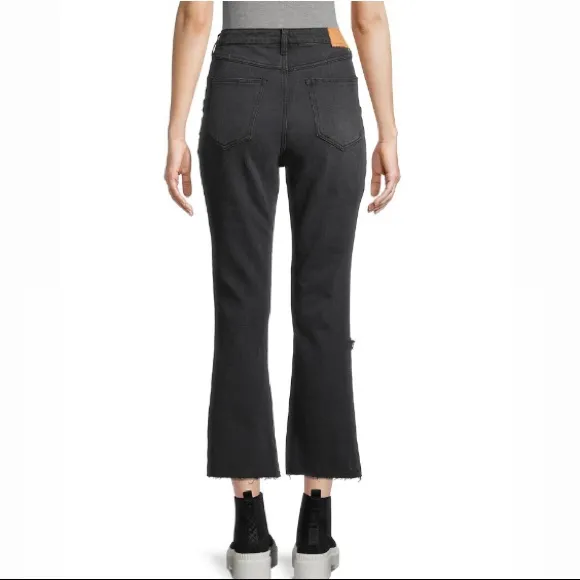 Avec Les Filles
High-Rise Distressed Cropped Straight Jeans - Image 3