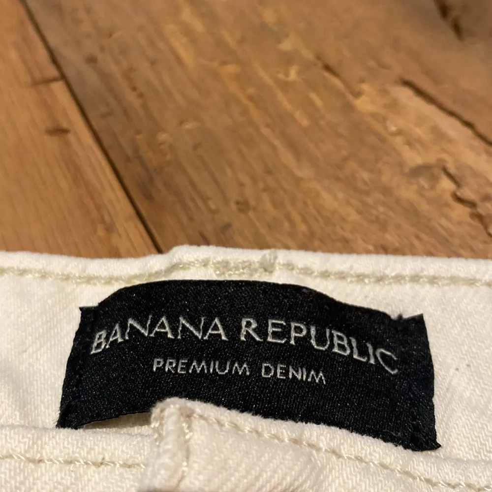 Banana Republic Pleated High Waisted Relaxed Wide Leg Trouser Jean Ecru W32 TALL - Image 2