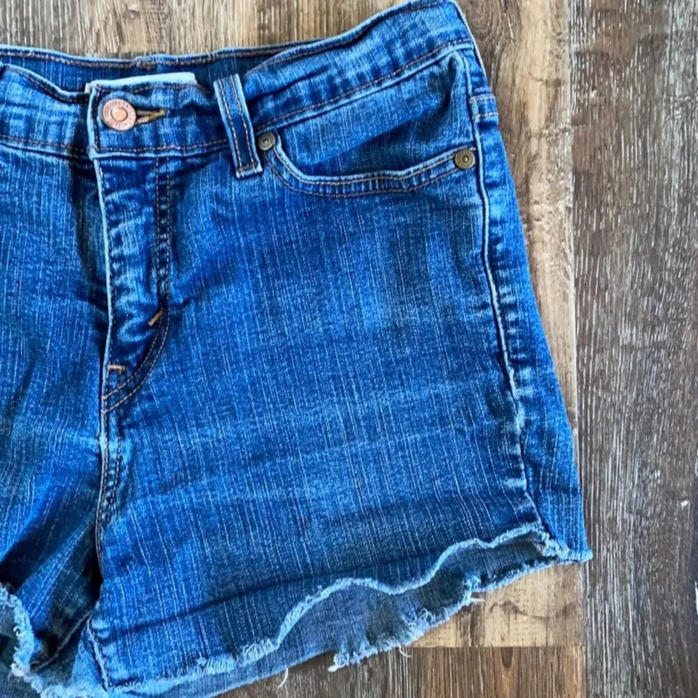 Levi’s Perfectly Slimming Cutoff Denim Shorts Size 8 - Image 2