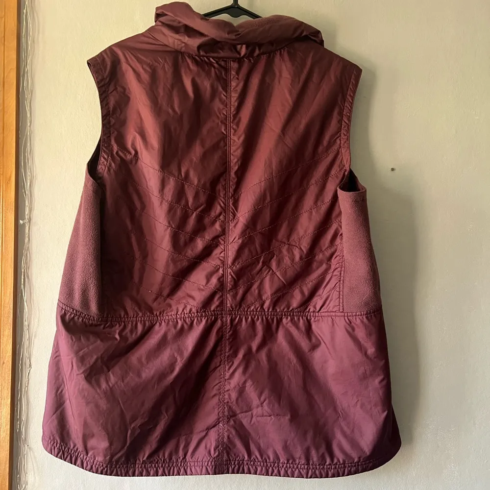 🛍️Columbia Maroon Lightweight Vest Size 1X - Image 4
