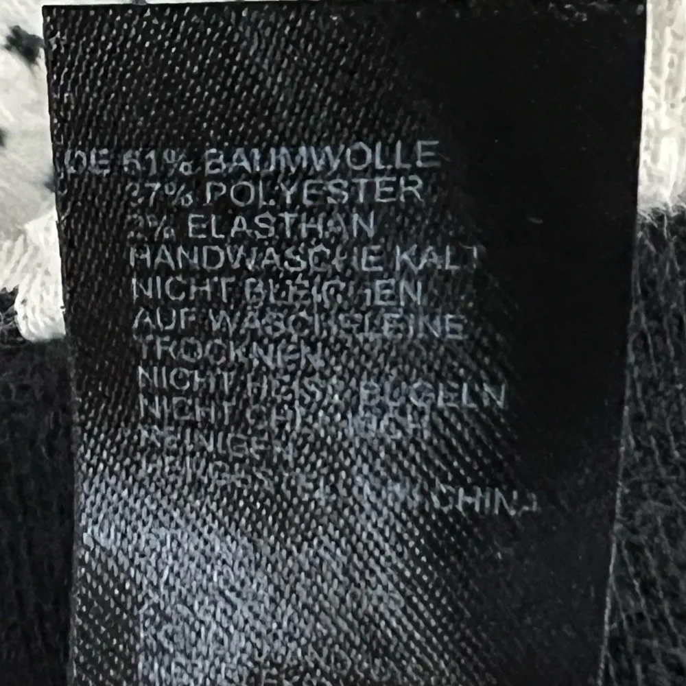 Forever 21 women’s black/white checkered top - Size Medium - Image 3