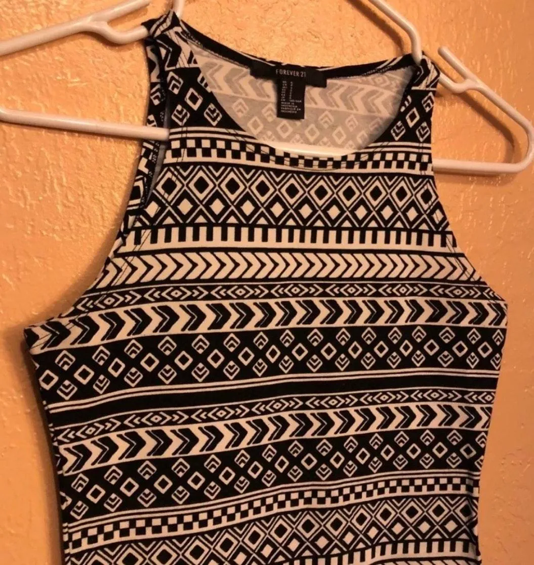 Black & White Patterned Bodycon Dress - Image 3