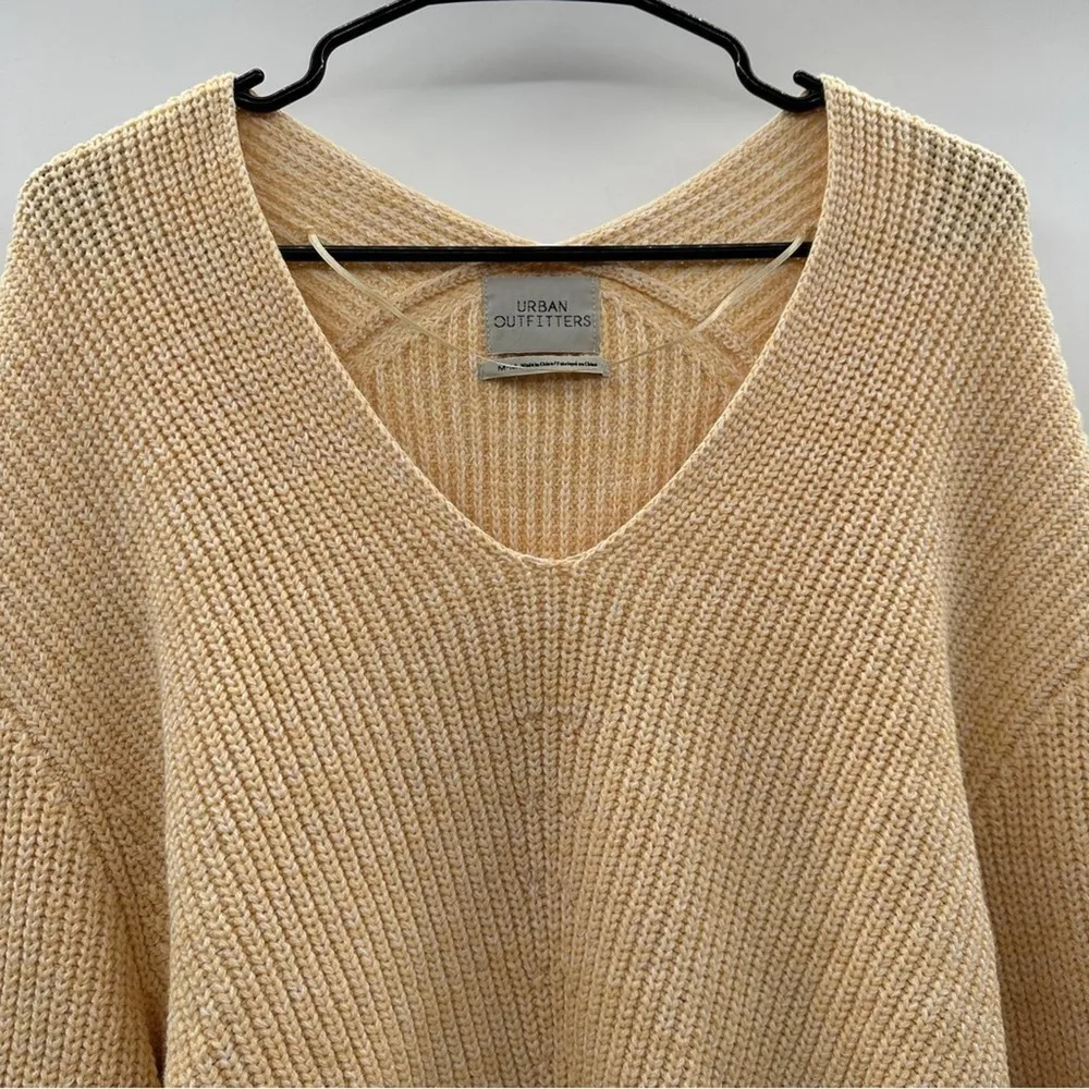 Urban Outfitters Victoria Cream Oversized Knit Long Sleeve V Neck Sweater Size M - Image 3