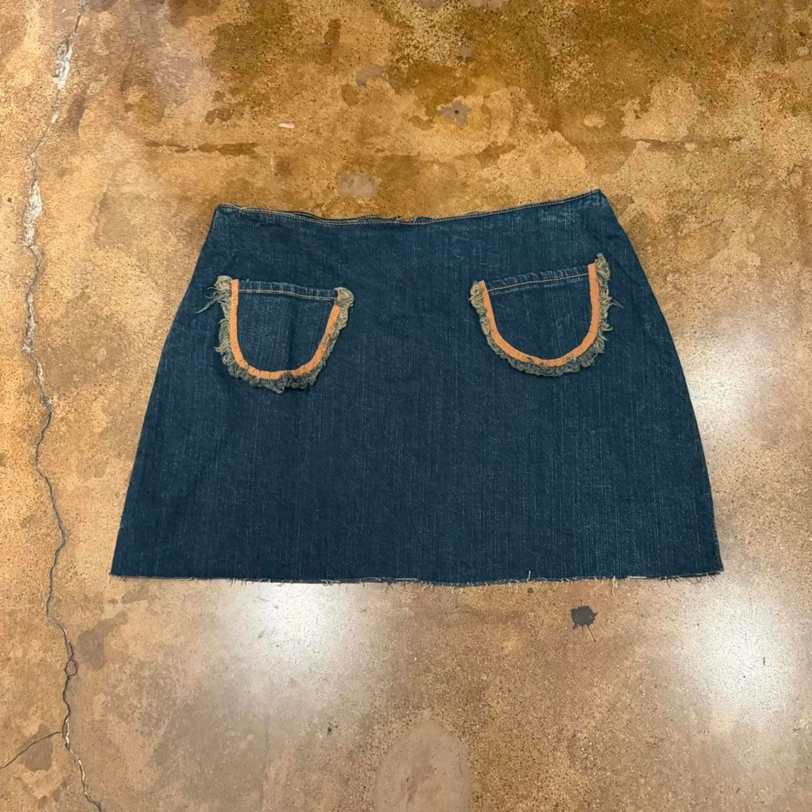 Dark Wash Contrast Pocket Mini Skirt - Image 2