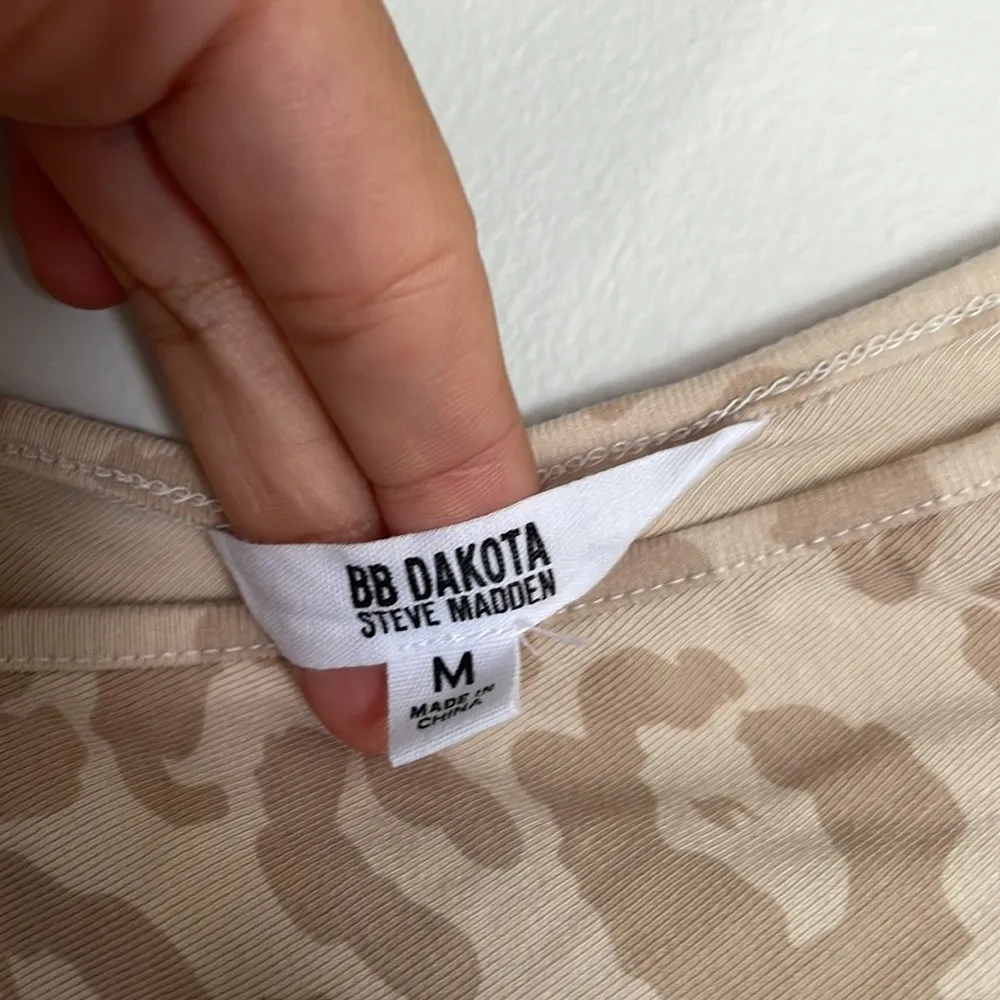 BB Dakota leopard print bodysuit size m - Image 3