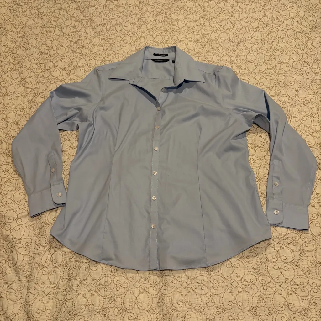 Eddie Bauer Women’s Sky Blue Button Up Dress Shirt Size XL - Image 3