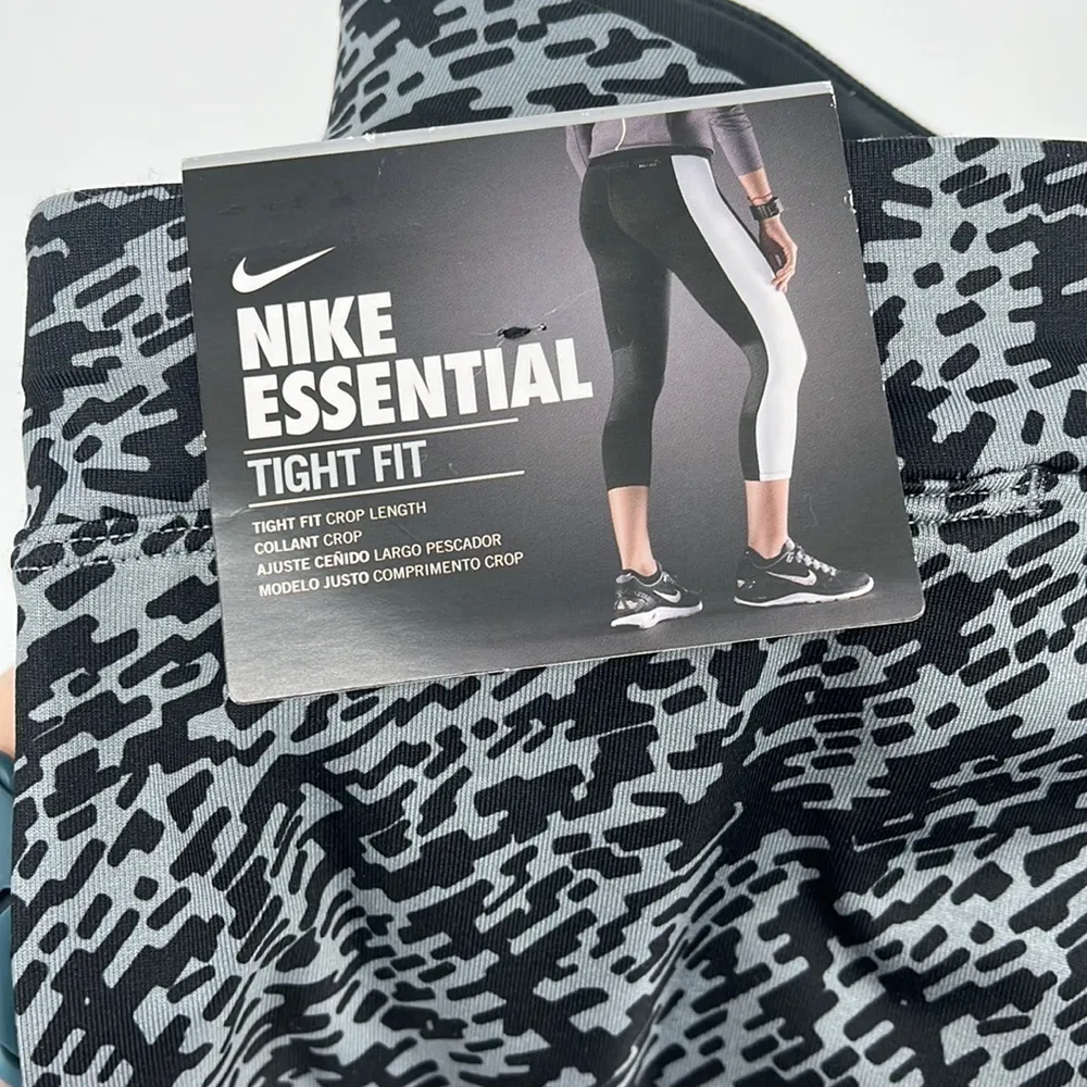 Nike Essential Tight Fit Crop Leggings Gray & Black Size Small NEW with tags! - Image 2