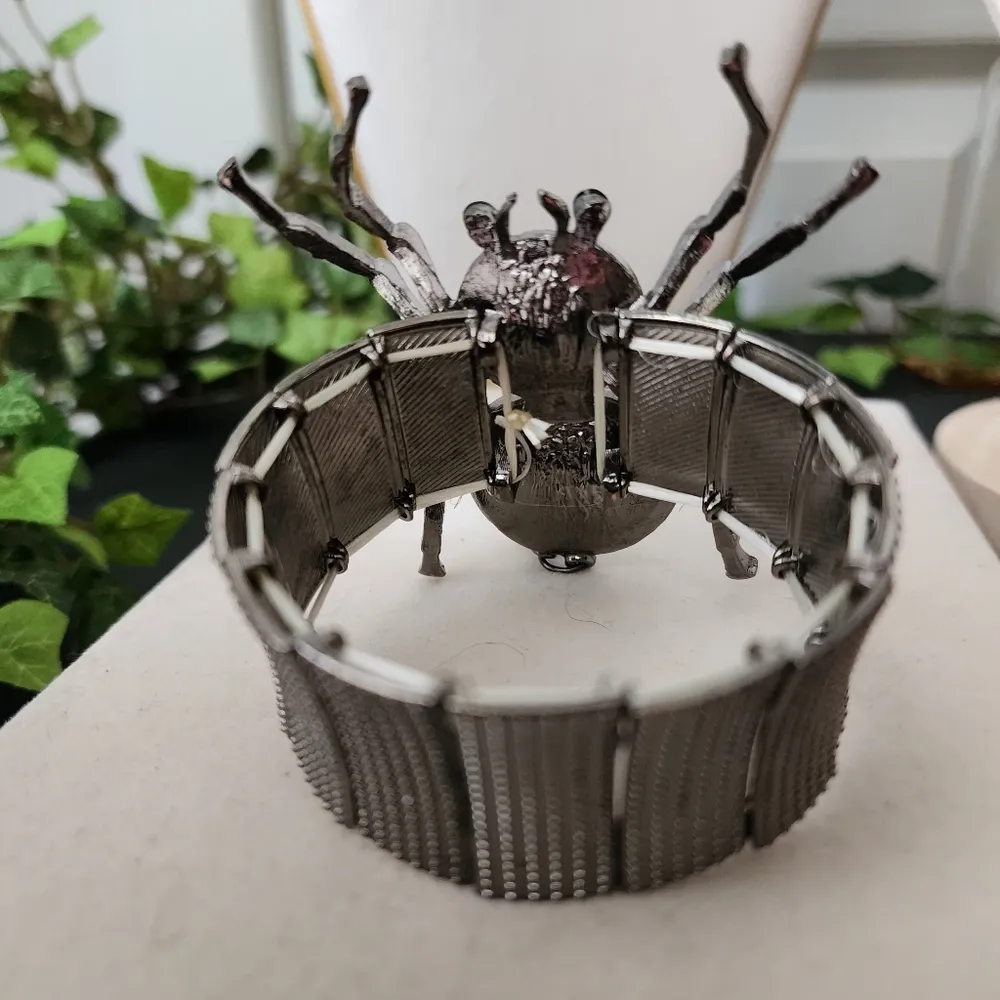 Stunning Vintage Silver Spider Statement Bracelet - Image 4