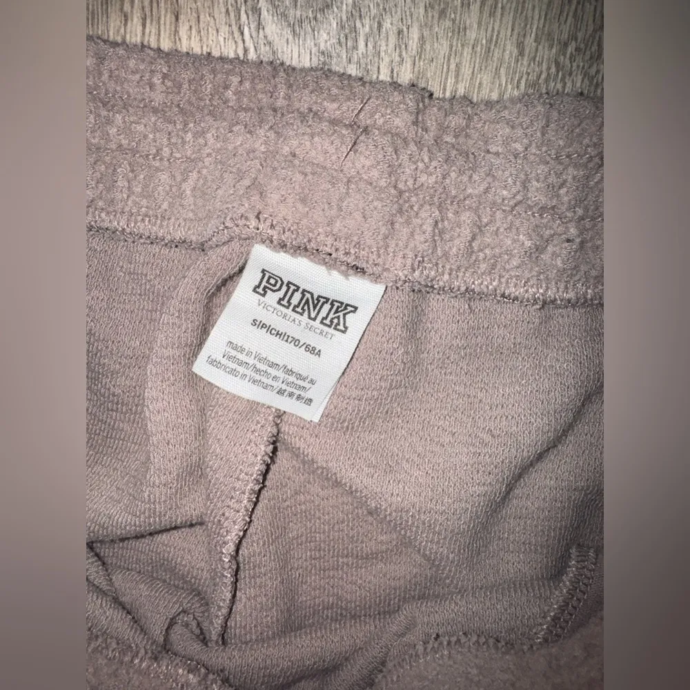 Victoria’s Secret PINK Reverse fleece high waist joggers! - Image 5