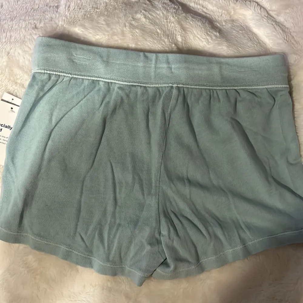 OLD navy lounge shorts - Image 4