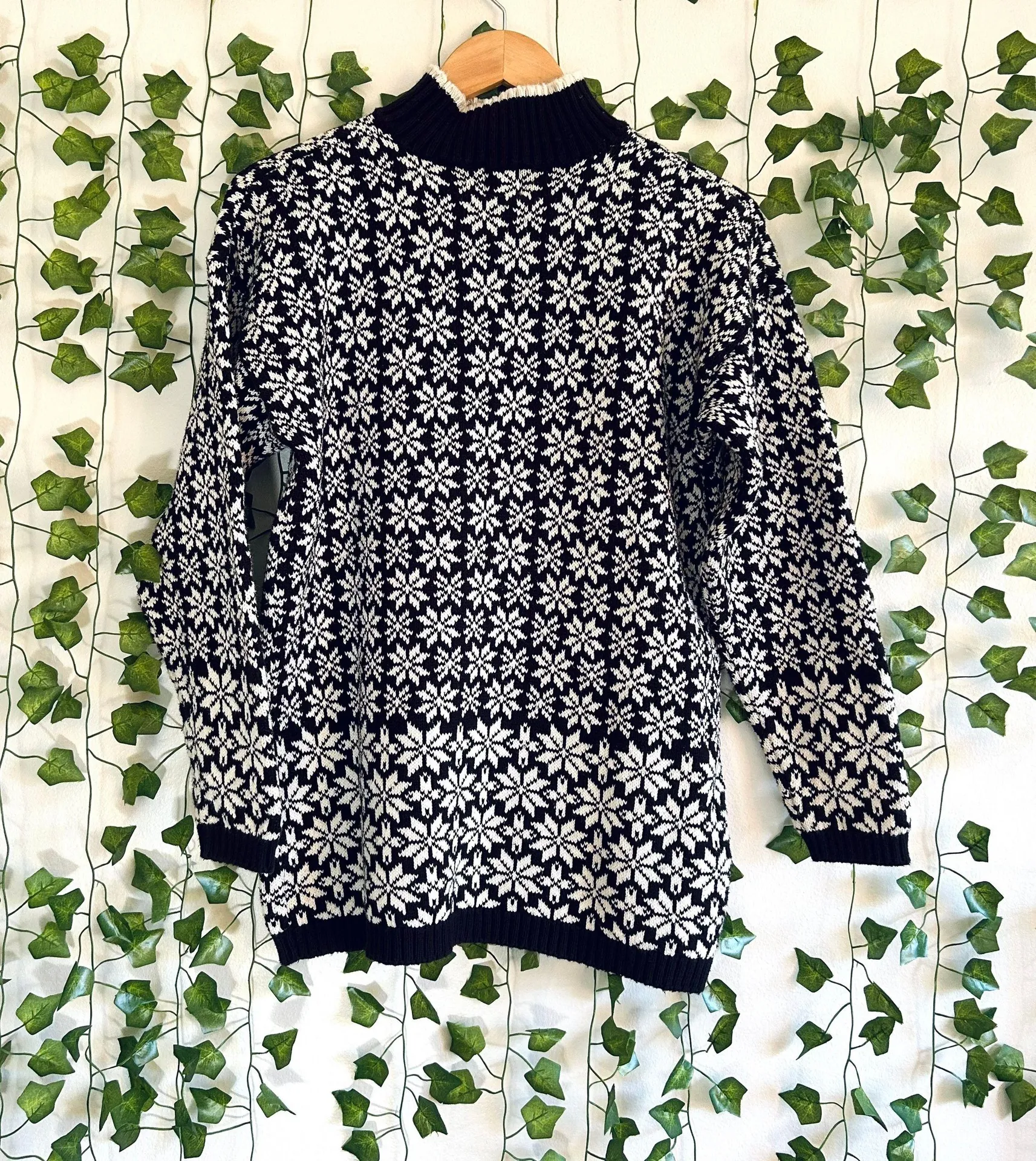 Gap Snowflake Turtleneck Sweater - Image 8