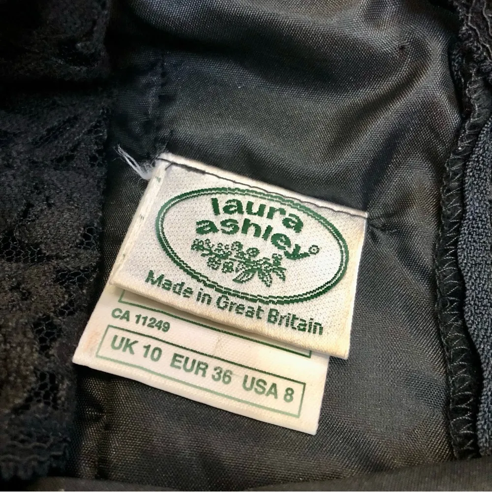 Vintage 80s Laura Ashley Princess Sweetheart Velvet Gown Dress Lace Long Sleeve - Image 7