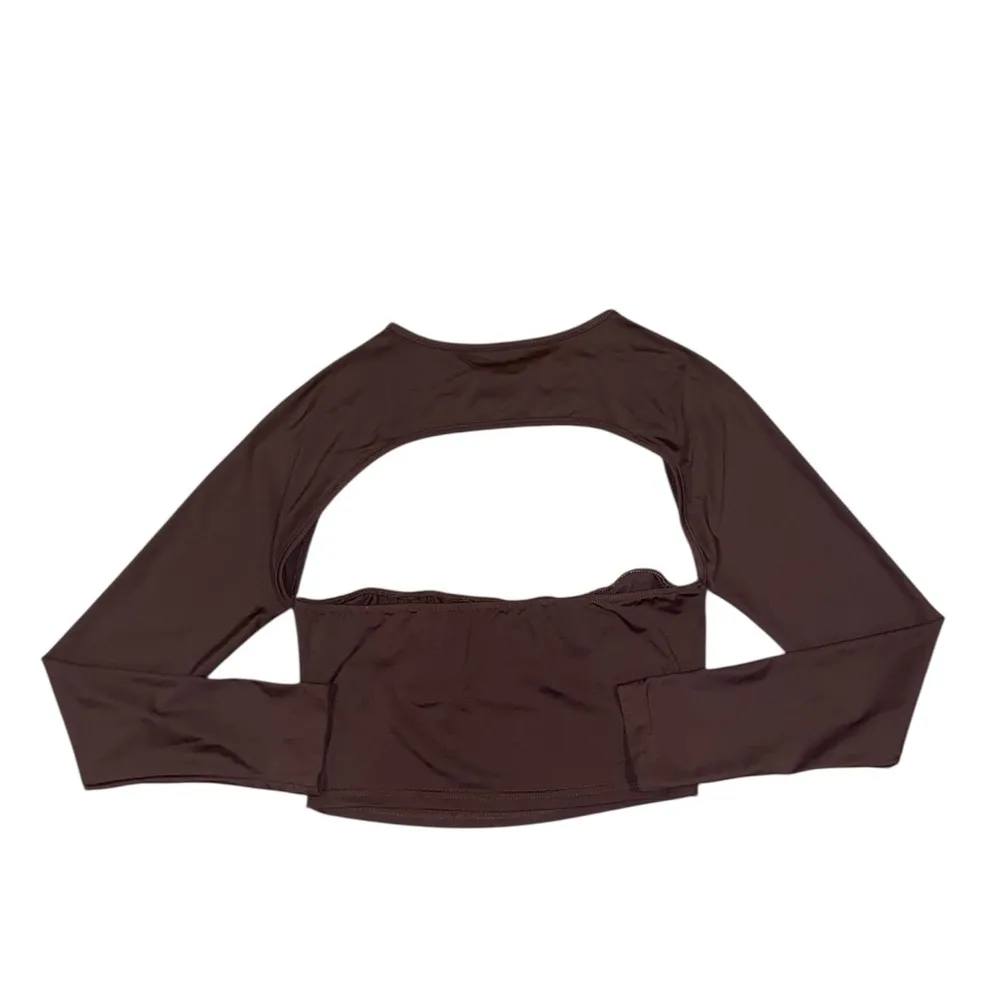 brown cropped long sleeve going out top with cut out Size M - Image 4