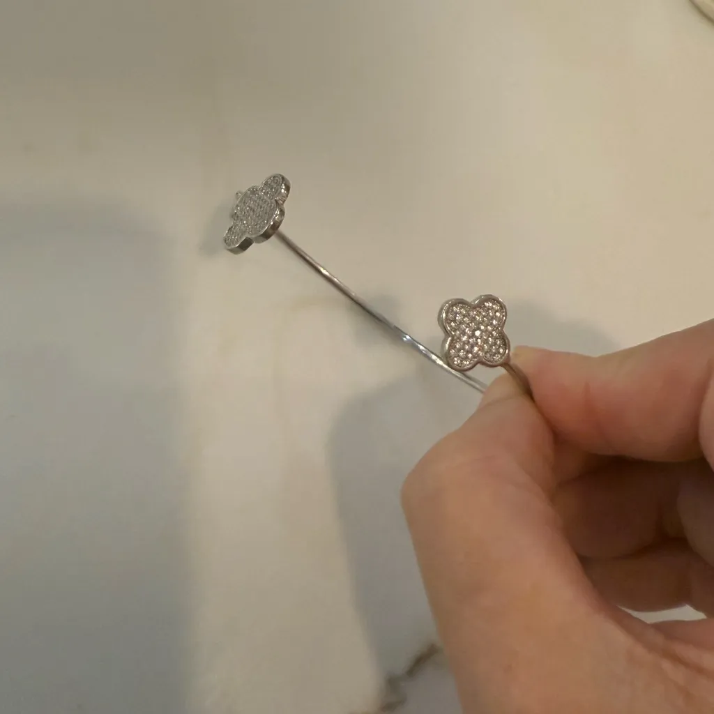 Trendy Boutique Silver Clover Bracelet - Image 8