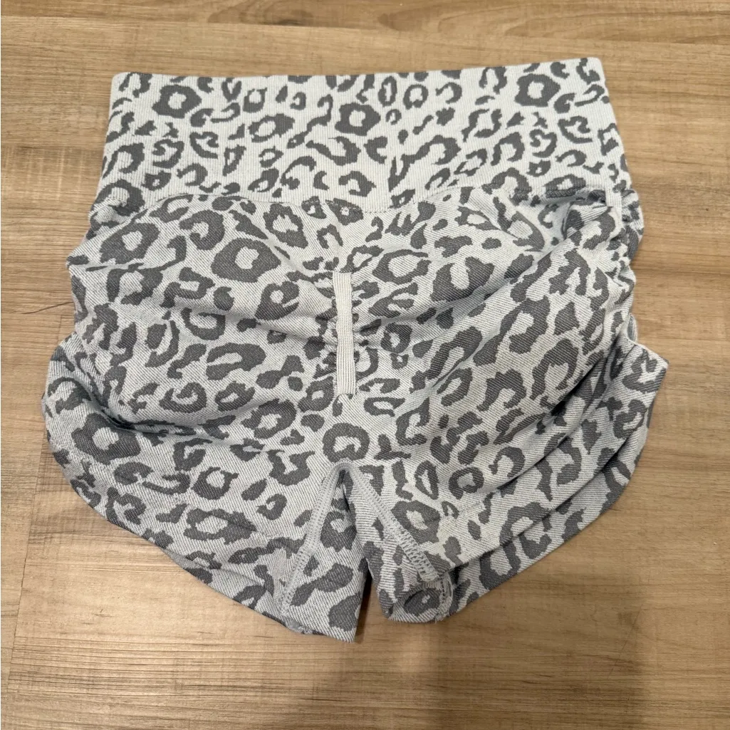 Leopard Print Scrunch Gym Shorts! Gray - Image 2