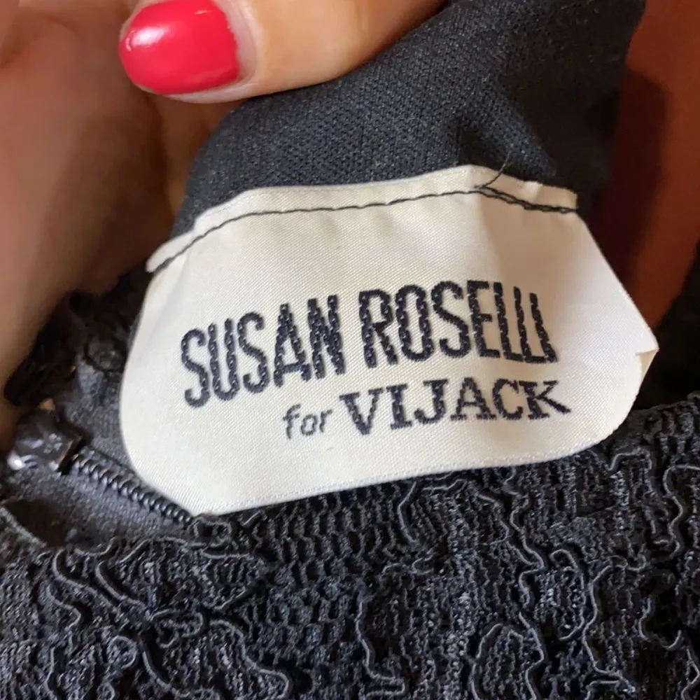 VINTAGE BLACK LACE HOLLYWOOD GOWN - Image 6