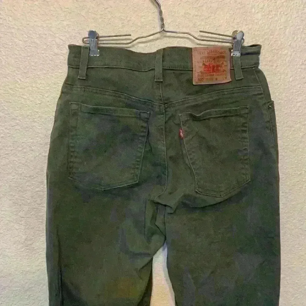 Green Levi's 550 relaxed Fit Tapered leg sz 10 fall winter casual streetwear - Image 4