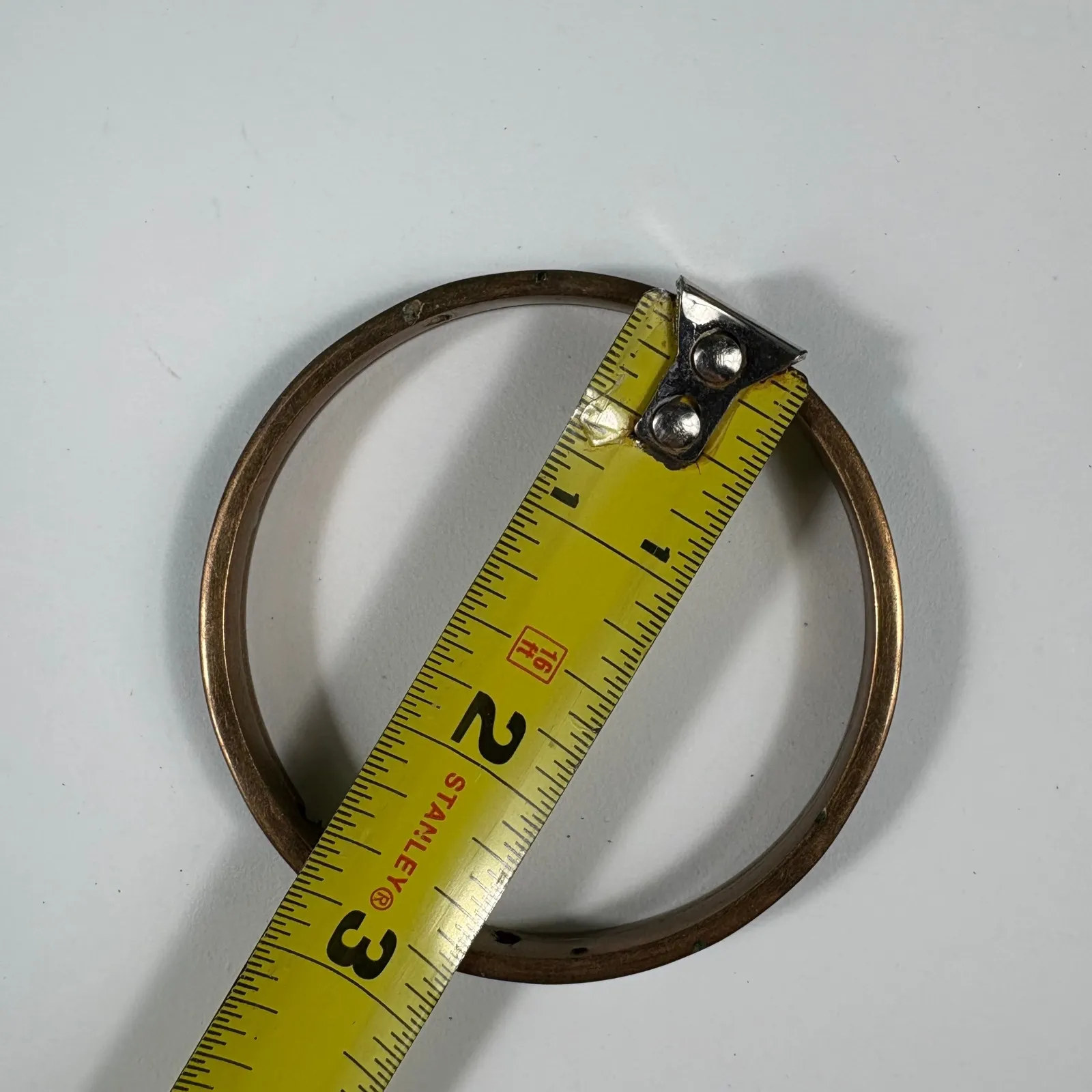 Vtg Brass Bangle Bracelet Faux Malachite Green Resin Inlay 1980s Costume Jewelry - Image 6